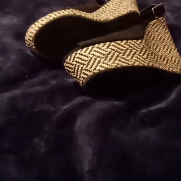 Shoes - Picture 2 of 3